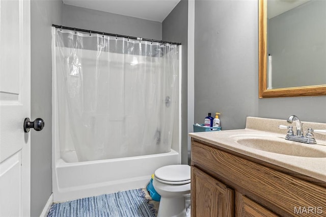 802 Hager Rd, Farmington, MO 63640 - bathroom featuring vanity, toilet, shower / bath combo with shower curtain, and baseboards
