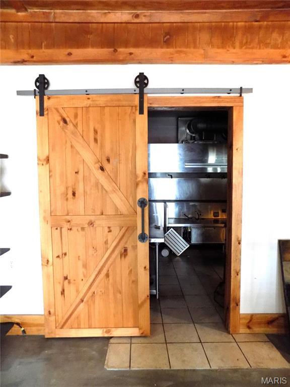 491 Broadway St, Edgar Springs, MO 65462 - detailed view of a barn door