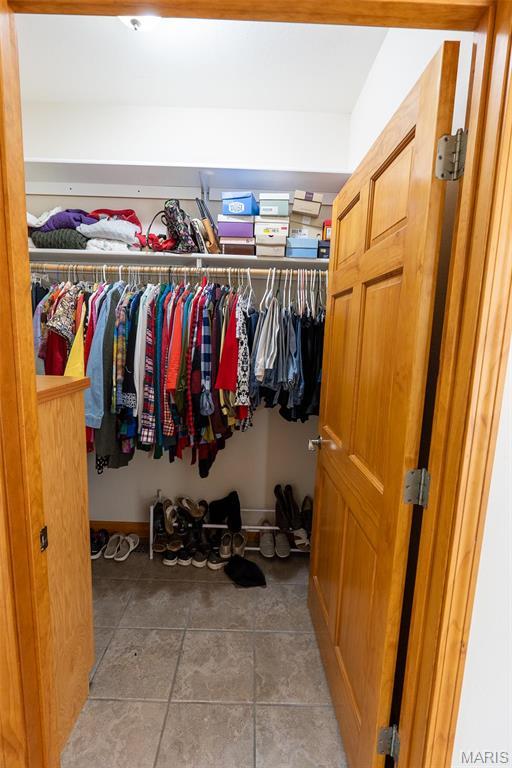 14035 County Road 4110, Rolla, MO 65401 - view of walk in closet