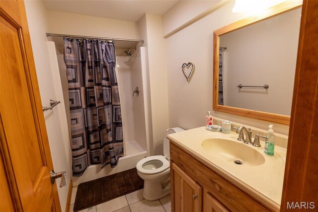 14035 County Road 4110, Rolla, MO 65401 - bathroom featuring toilet, tile patterned floors, vanity, and shower / bath combo