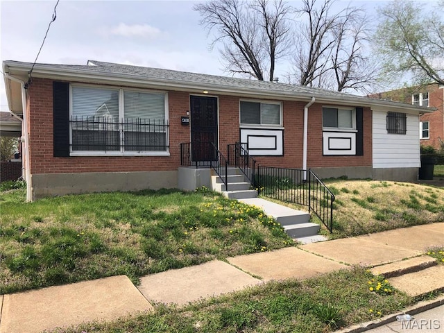 4501 San Francisco, San Francisco, Saint Louis, MO 63115 - single story home with brick siding and a front yard