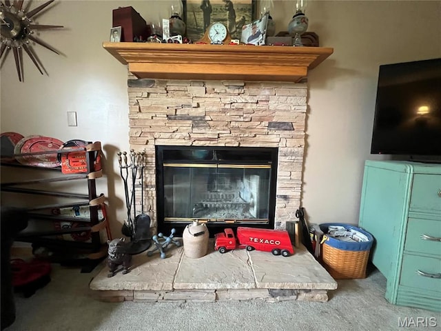 7070 Goldenrod Rd, Hannibal, MO 63401 - detailed view of carpet and a ceiling fan