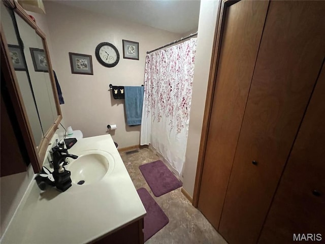 7070 Goldenrod Rd, Hannibal, MO 63401 - bathroom with vanity and a shower with curtain