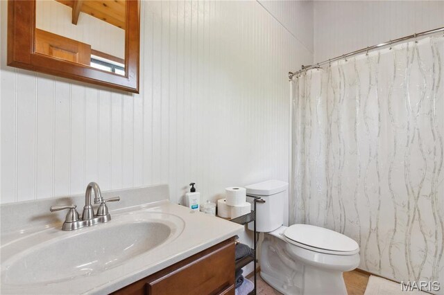 2635 Grendel Rdg, Innsbrook, MO 63390 - full bathroom with toilet, vanity, curtained shower, and wooden walls