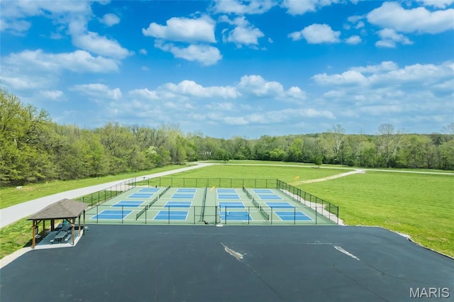 2635 Grendel Rdg, Innsbrook, MO 63390 - surrounding community with a tennis court and a forest view
