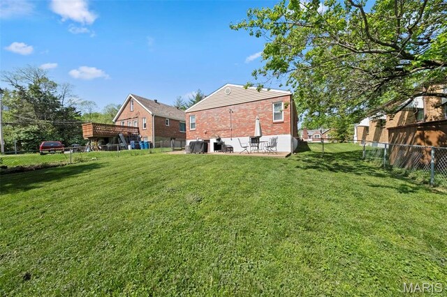 8452 S Laclede Station Rd, Saint Louis, MO 63123 - view of yard with a patio area