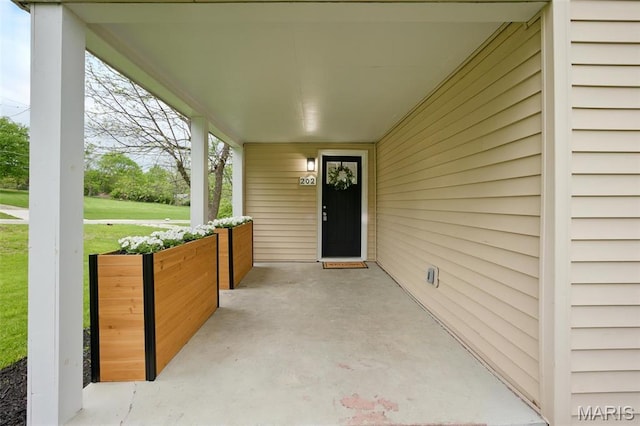 202 N Thomas St, De Soto, MO 63020 - view of patio featuring covered porch
