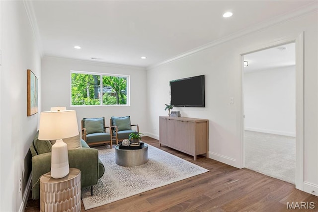 living room with ornamental molding, wood finished floors, baseboards, and recessed lighting