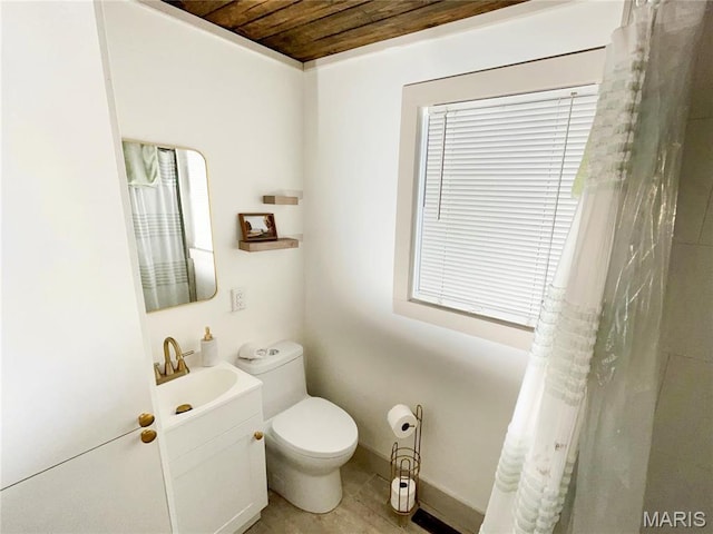 504 Henrietta St, Gillespie, IL 62033 - full bath featuring wood ceiling, toilet, baseboards, vanity, and a shower with shower curtain