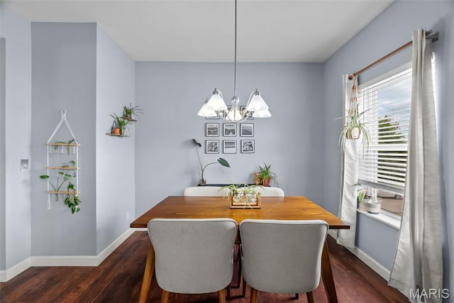 1239 Gardens Circle Dr Unit I, Saint Louis, MO 63125 - dining space with dark wood-style flooring, a chandelier, and baseboards