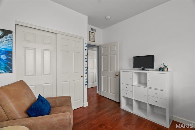 1239 Gardens Circle Dr Unit I, Saint Louis, MO 63125 - sitting room featuring dark wood-type flooring and baseboards