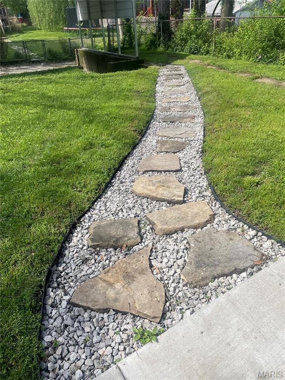 5614 Etzel Ave, Saint Louis, MO 63112 - view of yard