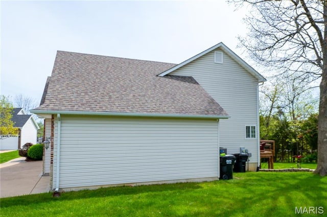 1004 Kodiak Ct, Wentzville, MO 63385 - view of side of home with a yard and a shingled roof