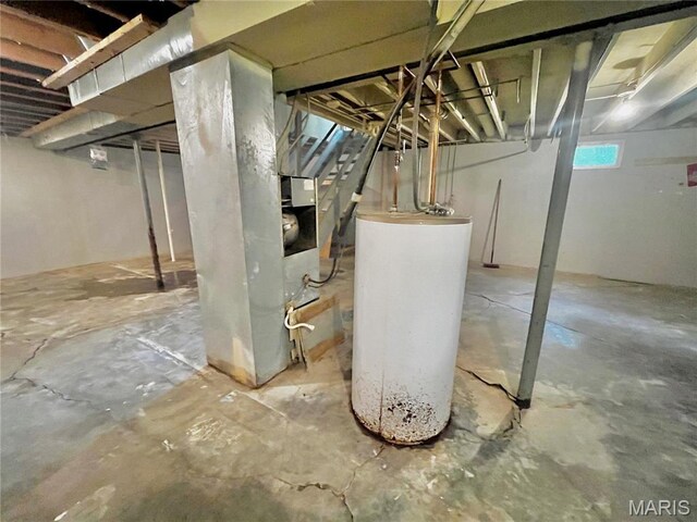 13556 Rustic Valley Dr, Wright City, MO 63390 - basement featuring water heater