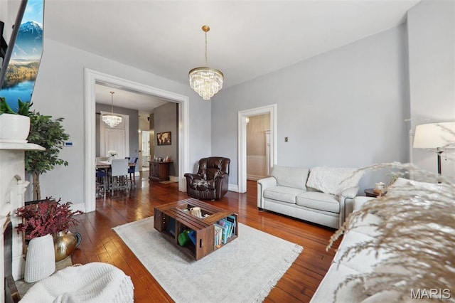 2116 Victor St, Saint Louis, MO 63104 - living room featuring a chandelier, wood-type flooring, and baseboards