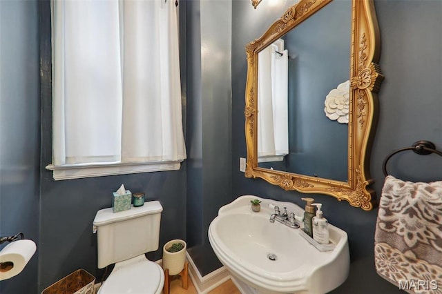 2116 Victor St, Saint Louis, MO 63104 - bathroom featuring a sink and toilet