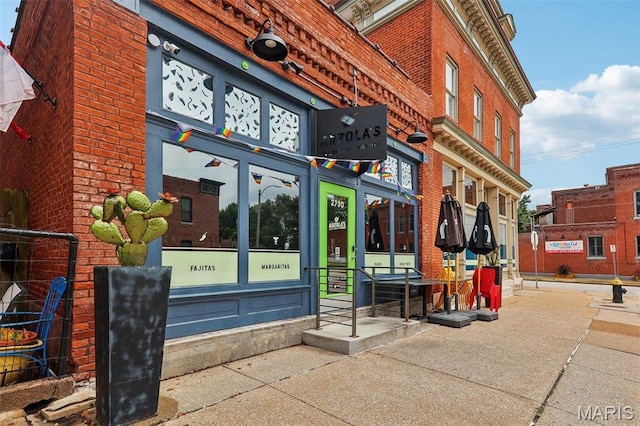 2116 Victor St, Saint Louis, MO 63104 - view of building exterior