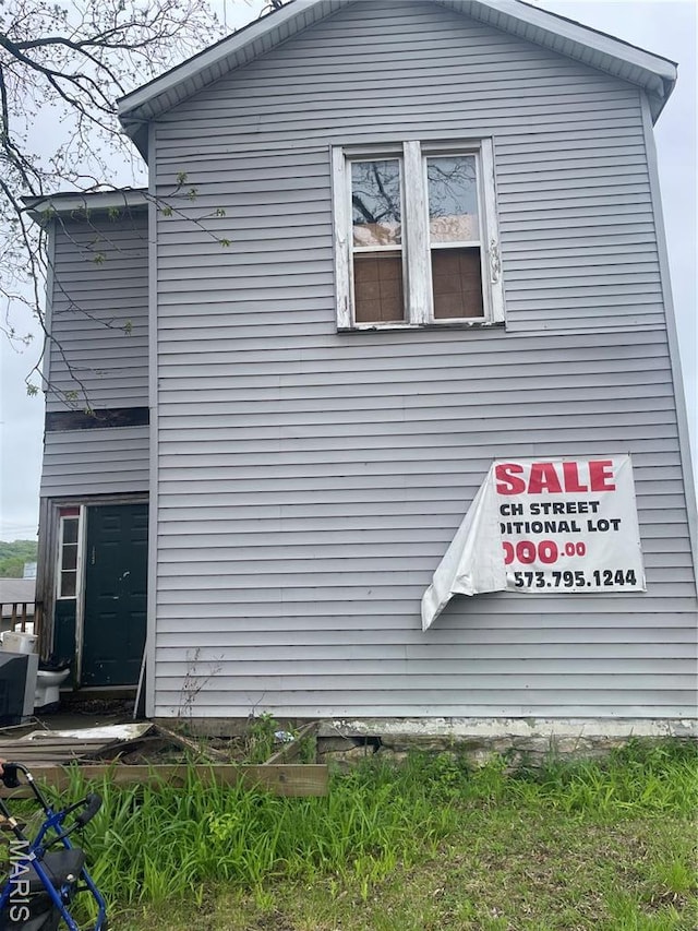 view of property exterior