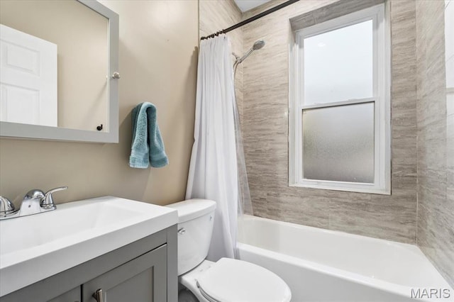 5518 Alaska Ave, Saint Louis, MO 63111 - full bath featuring shower / tub combo with curtain, toilet, and vanity