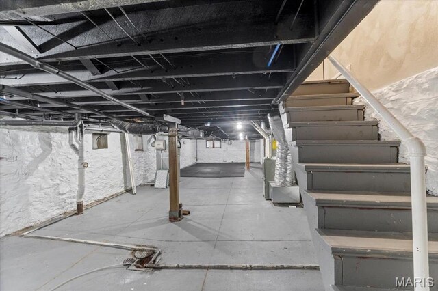 5518 Alaska Ave, Saint Louis, MO 63111 - unfinished below grade area featuring stairway