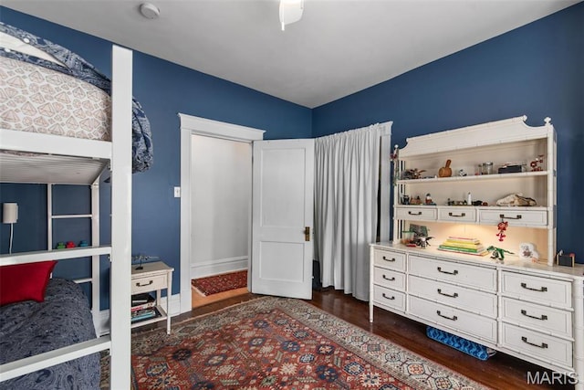 2056 Lafayette Ave Unit 1W, Saint Louis, MO 63104 - bedroom with dark wood-style flooring, baseboards, and a ceiling fan