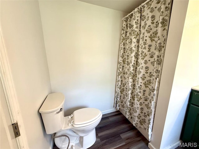 405 W Magnolia St, Marine, IL 62061 - full bathroom featuring wood finished floors, toilet, curtained shower, vanity, and baseboards