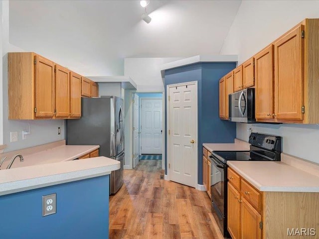 927 Annabrook Park Dr, Ofallon, MO 63366 - kitchen featuring stainless steel appliances, light countertops, and light wood-type flooring