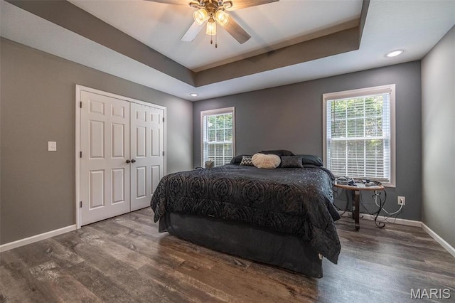 1541 Fairfield Dr, Lebanon, MO 65536 - bedroom featuring baseboards, wood finished floors, multiple windows, and recessed lighting