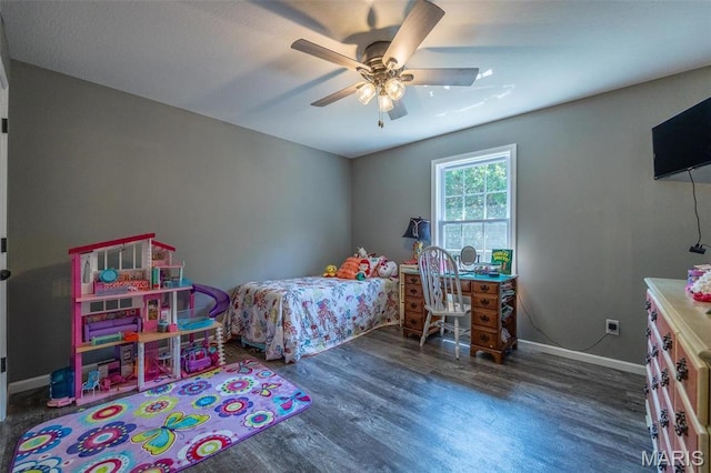 1541 Fairfield Dr, Lebanon, MO 65536 - bedroom featuring wood finished floors, baseboards, and ceiling fan