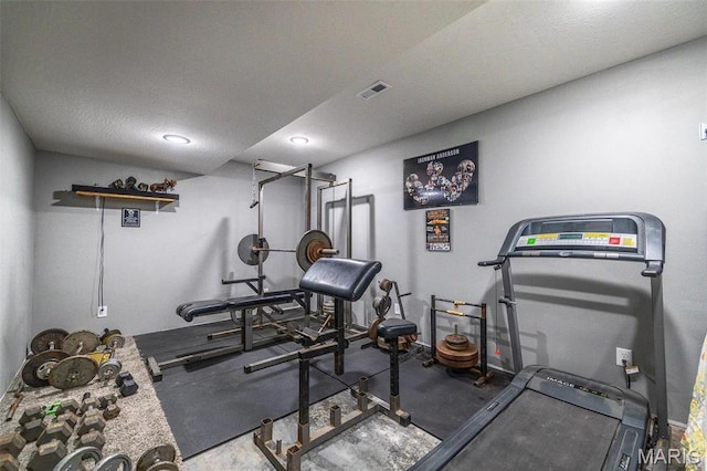 1541 Fairfield Dr, Lebanon, MO 65536 - exercise room featuring baseboards
