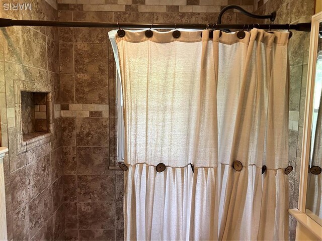 5007 Seiler Rd, Dorsey, IL 62021 - full bathroom with tiled shower