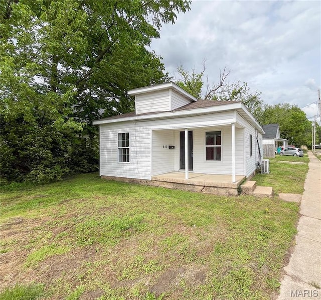 230 S Church St, Sullivan, MO 63080 - bungalow-style home featuring a porch, a front yard, and central AC unit