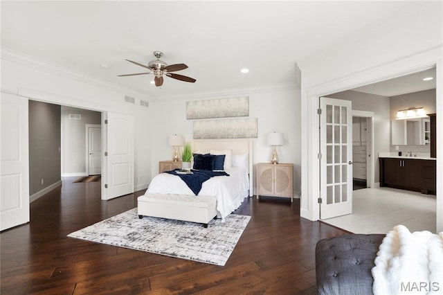 bedroom featuring crown molding, hardwood / wood-style floors, baseboards, recessed lighting, and a sink
