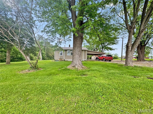 view of green lawn
