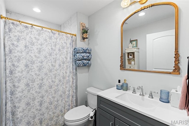 full bath featuring toilet, vanity, recessed lighting, and a shower with shower curtain