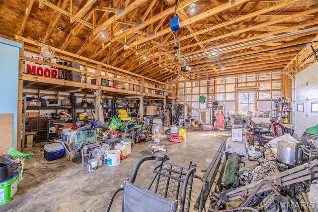 23598 Falcon Rd, Lebanon, MO 65536 - view of garage