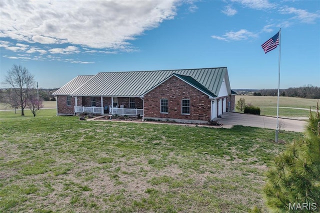 23598 Falcon Rd, Lebanon, MO 65536 - rear view of house with brick siding, driveway, a garage, a yard, and a porch
