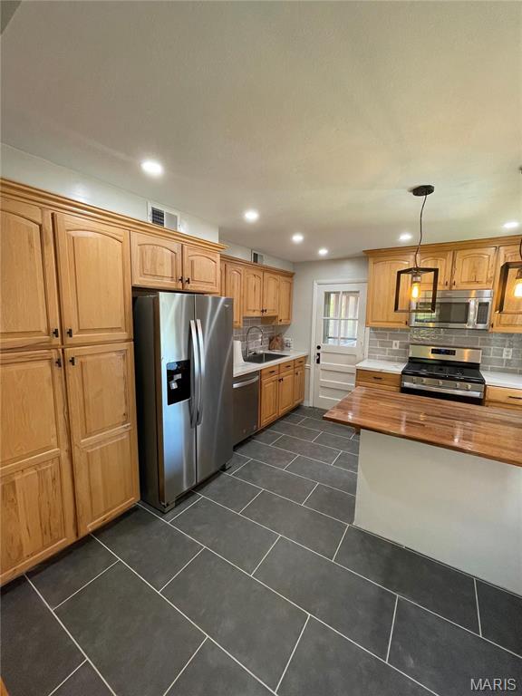 1060 E Linden Ave, Richmond Heights, MO 63117 - photo 2