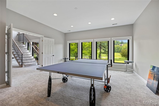 playroom with carpet flooring, plenty of natural light, baseboards, and recessed lighting