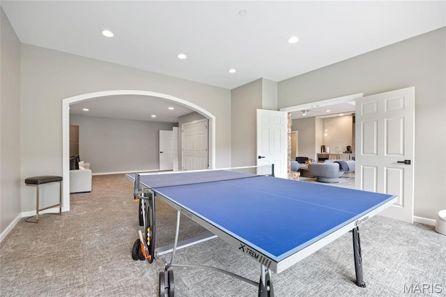 rec room featuring arched walkways, recessed lighting, carpet, and baseboards