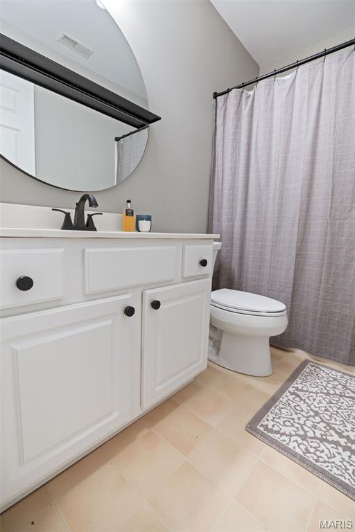 bathroom with vanity, toilet, and a shower with shower curtain