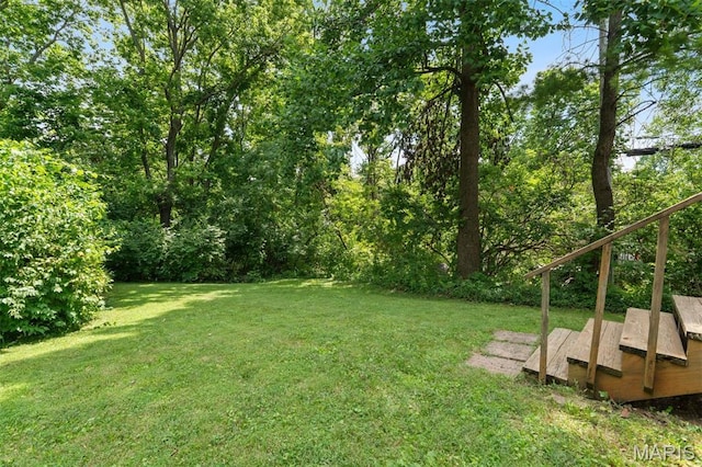 8704 Garden Ct, Brentwood, MO 63144 - view of grassy yard