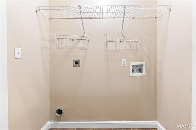 1824 Oak Knl, Farmington, MO 63640 - laundry area featuring electric dryer hookup, hookup for a washing machine, and baseboards