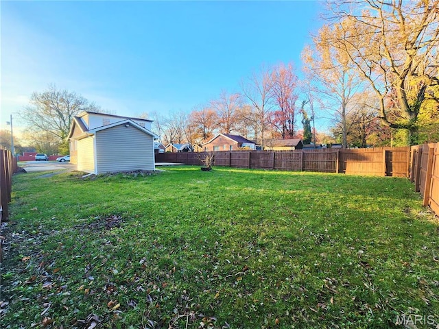 436 Hern Ave, Saint Louis, MO 63135 - view of yard