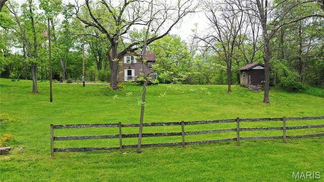 view of yard featuring an outdoor structure and a storage unit