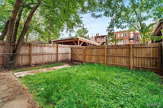 3431 California Ave, Saint Louis, MO 63118 - view of fenced backyard