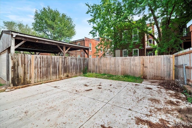 3431 California Ave, Saint Louis, MO 63118 - view of patio with a fenced backyard