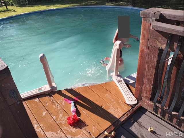 view of swimming pool