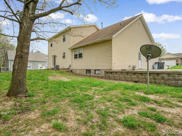 109 Miller Ct, Valmeyer, IL 62295 - view of side of property featuring cooling unit, a lawn, and roof with shingles