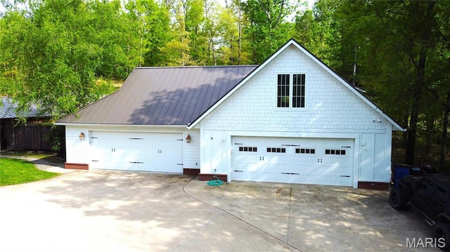 262 Woodland Hill Rd, Poplar Bluff, MO 63901 - garage featuring driveway